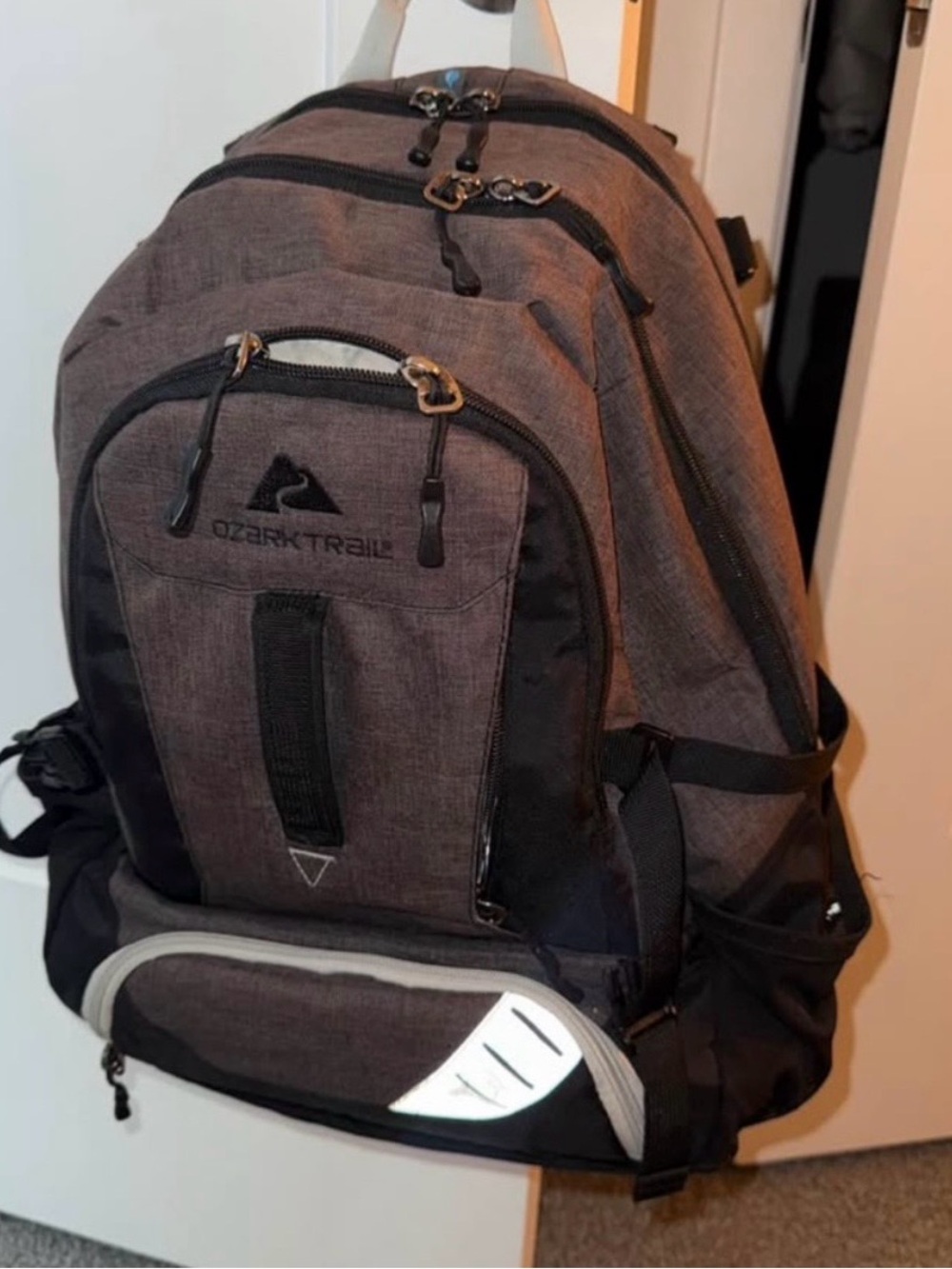 Ozark Trail Men's grey & Black Multi-Compartment Backpack